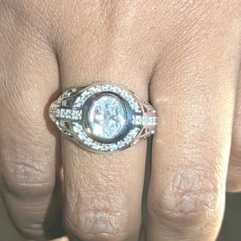 High Quality Sophisticated Men's 925 Silver Ring with Halo Centerpiece Sz 9